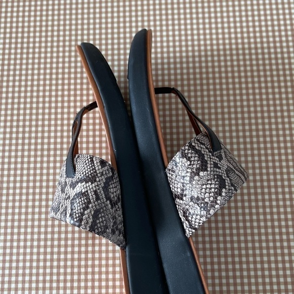 FitFlop Women's Delta Toe-Thong Sandals-Leather/Snake-Print. Size 11. EUC - Picture 11 of 14